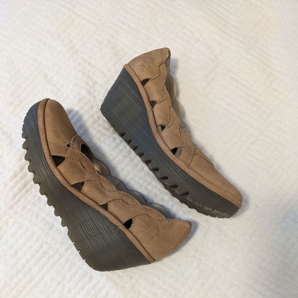 Fly London Yelk Wedge Shoes Platform Closed Toe Sandals Tan 37 EU 6 US - Picture 3 of 6